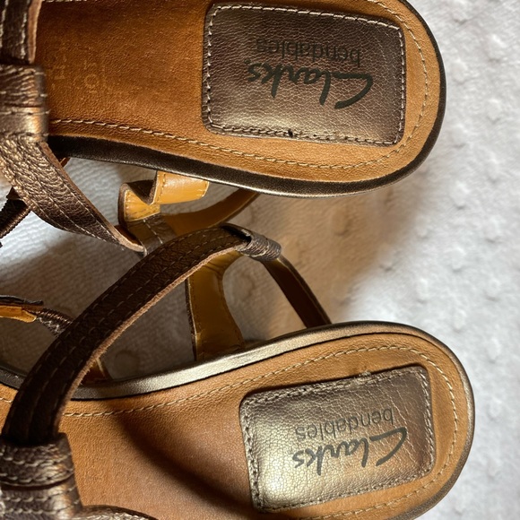 Clarks Bendables Bronze Leather Fiddle Bridge Beaded Cork Wedge Sandals - Picture 9 of 16